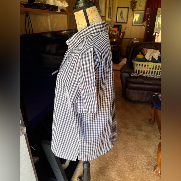 🐞Woman’s vintage checkered print with ladybug 🐞 patches button down blouse.🐞 - Picture 5 of 16